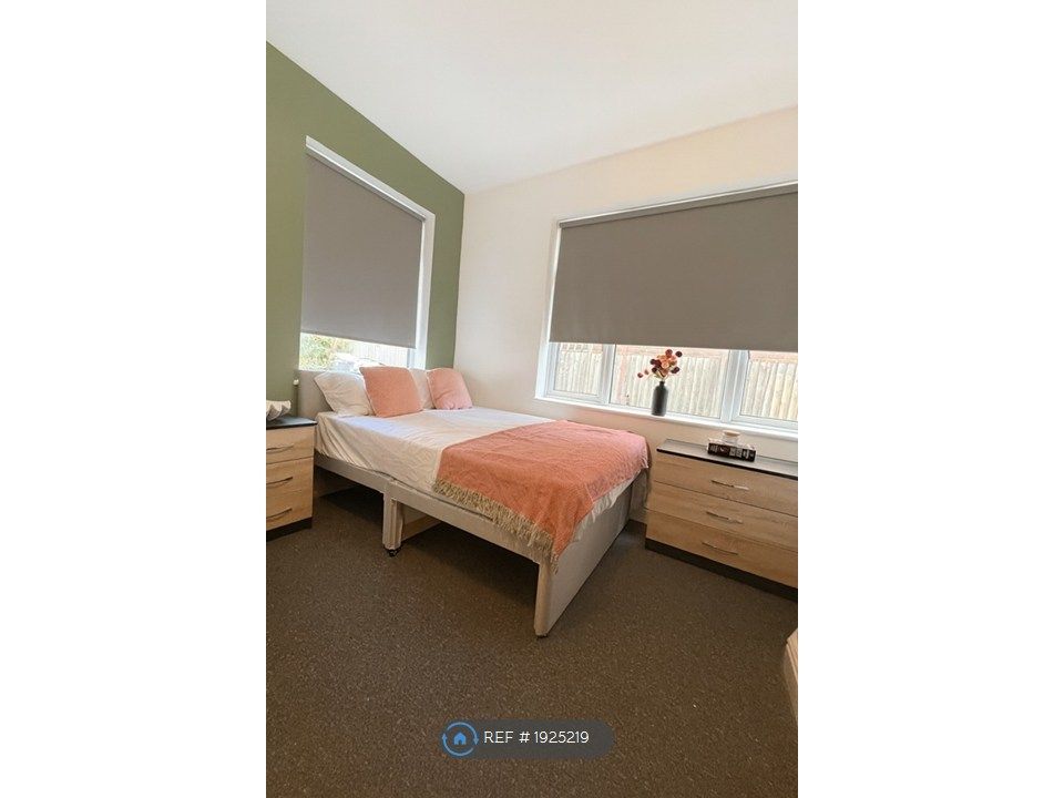 Property photo 2 of 13 Room 2