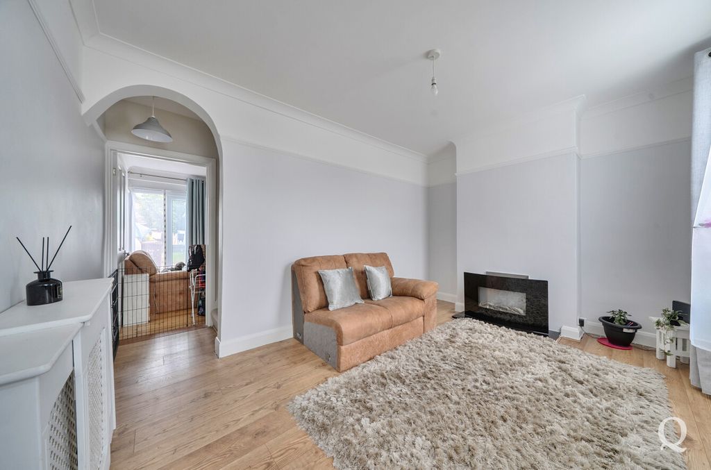 Property photo 3 of 24 4A71c4F4-E8ee-48E...