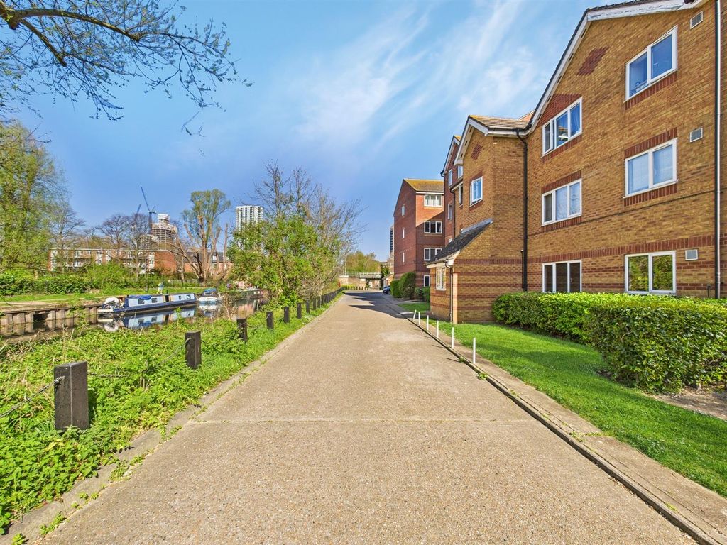 Property photo 1 of 14 Cam01358G0-Pr0142-Still016.Jpg
