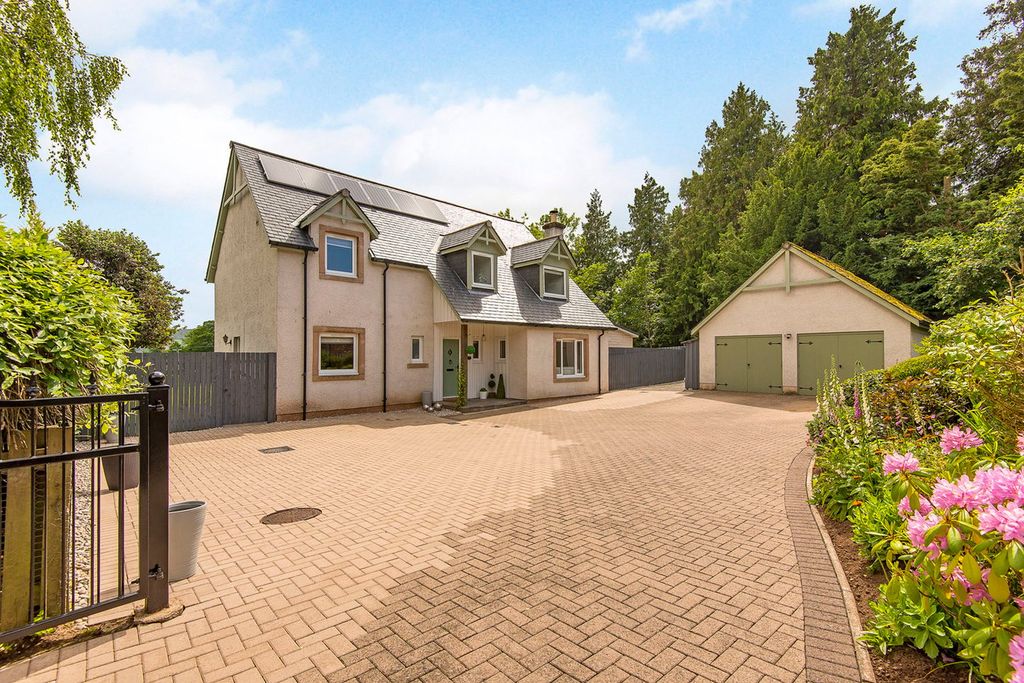 Property photo 2 of 31