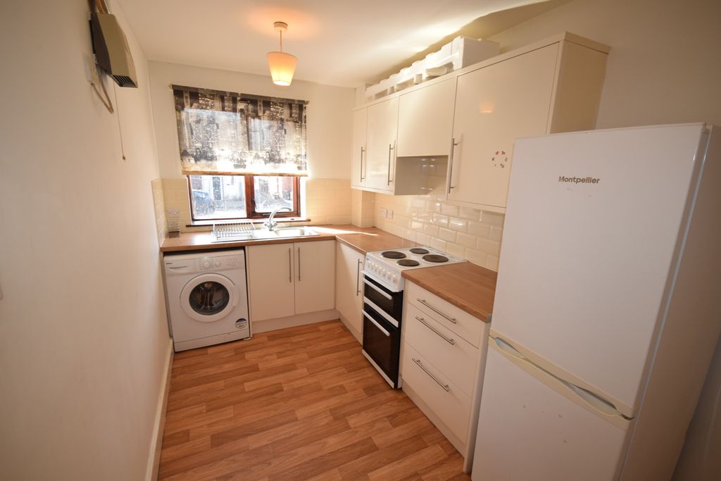 Property photo 3 of 5 Kitchen
