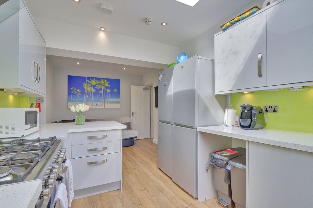 Property photo 2 of 11 Picture No. 13