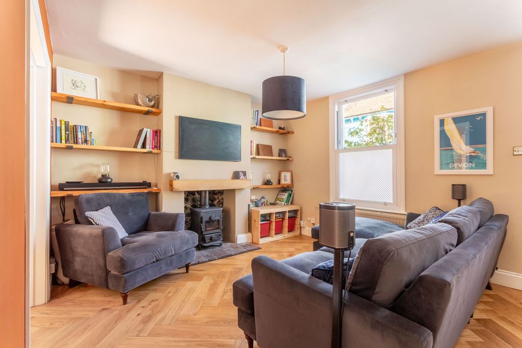 Property photo 2 of 17