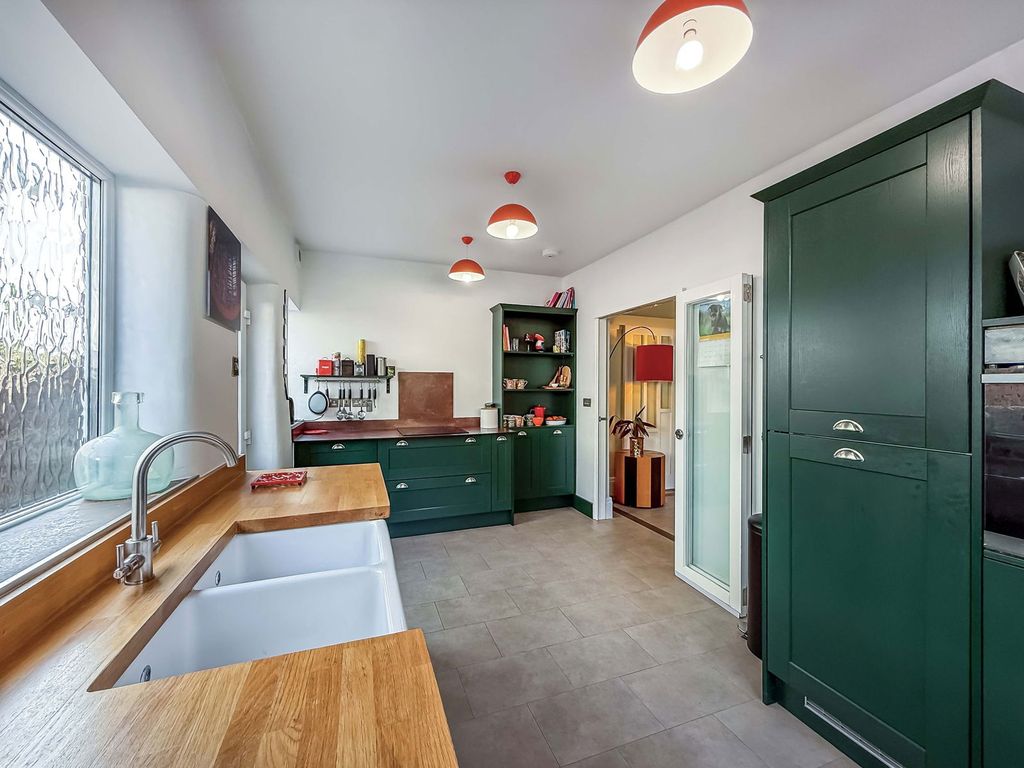 Property photo 2 of 31