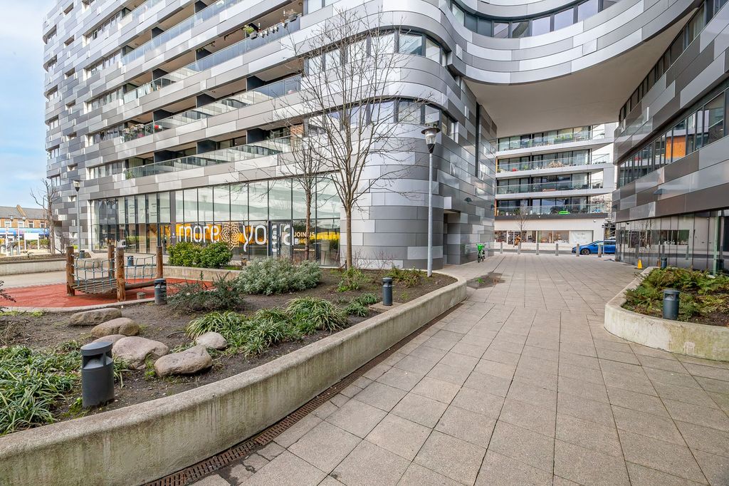 Property photo 1 of 14 Greenwich Square
