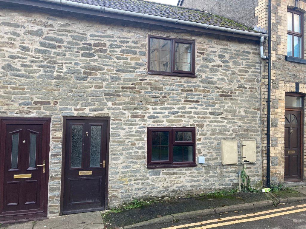 Property photo 1 of 8