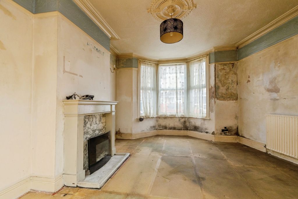 Property photo 3 of 18 Pbox-Img.Jpg