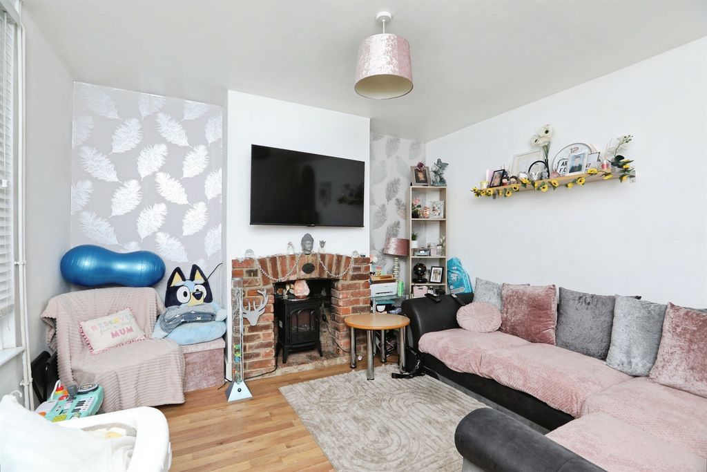 Property photo 3 of 12