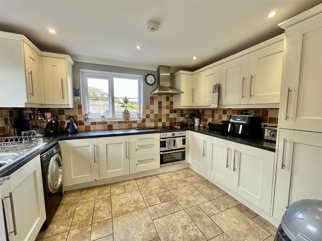 Property photo 2 of 23