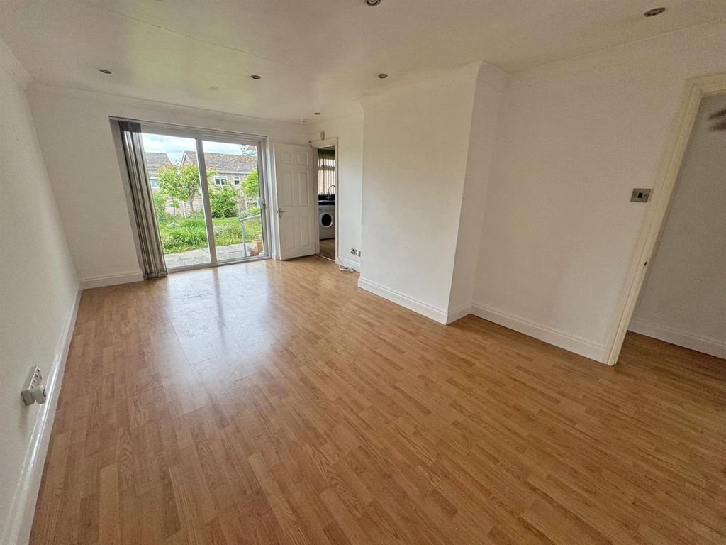 Property photo 2 of 10 Living Room