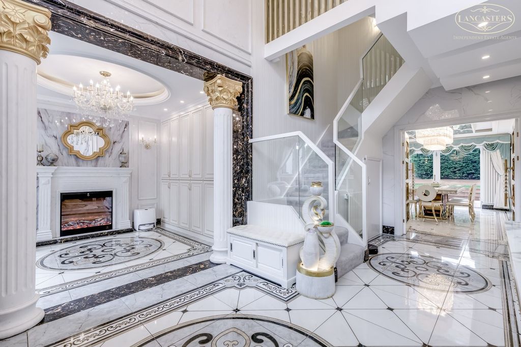 Property photo 3 of 42 Entrance Hallway