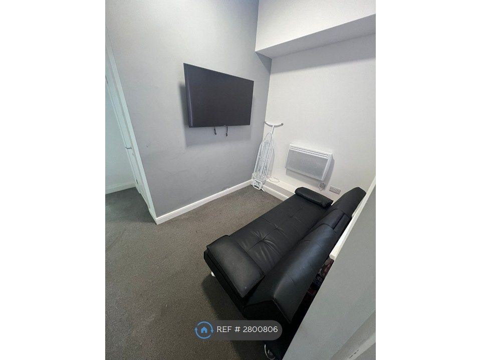 Property photo 2 of 6 Shared Living Space