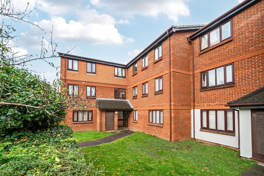 Property photo 1 of 16 Photo 17