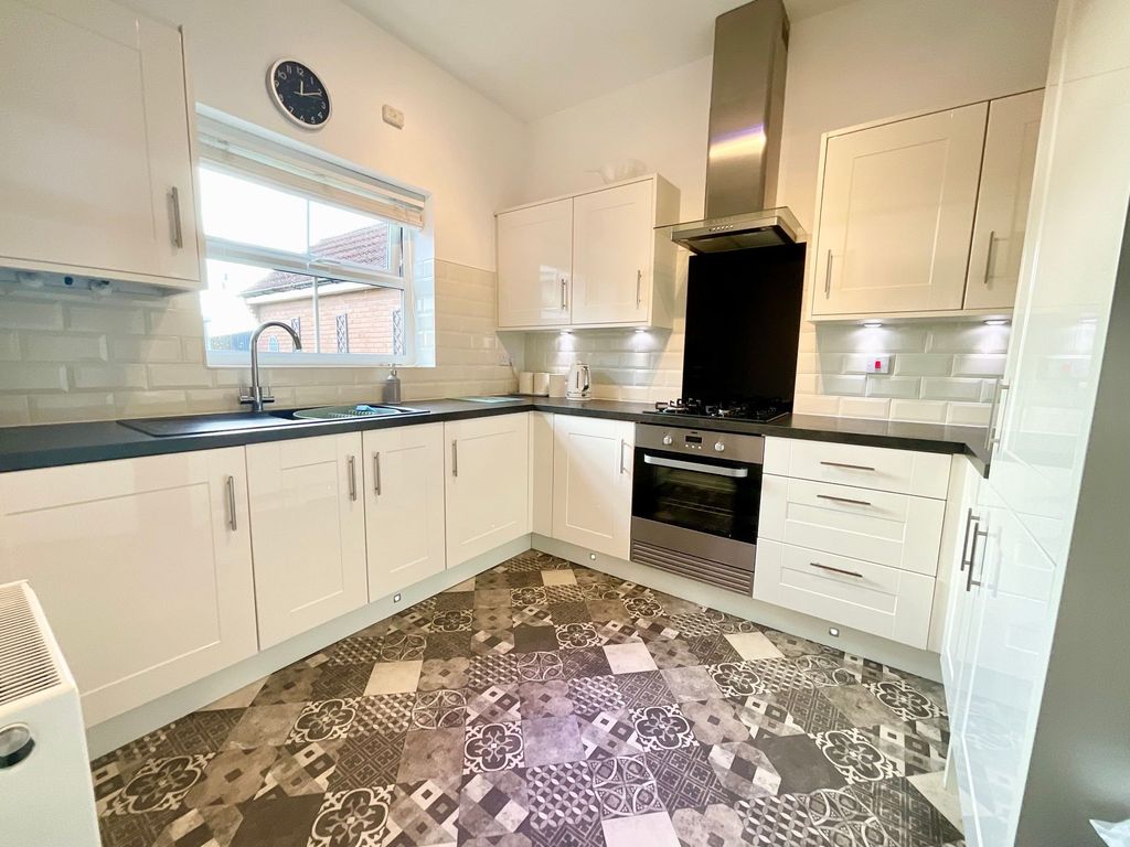 Property photo 3 of 39