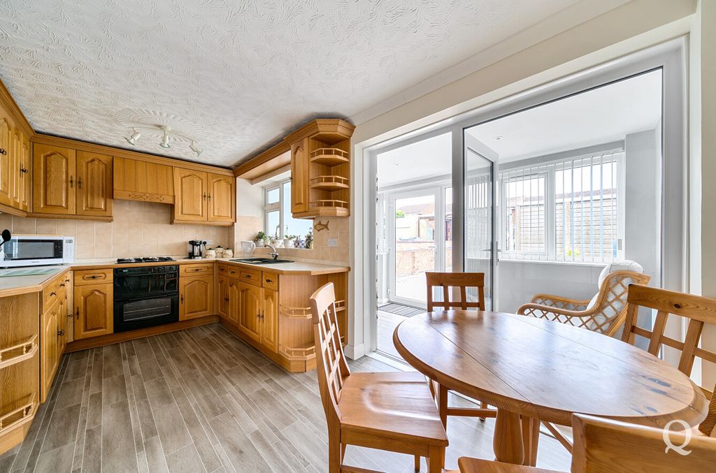 Property photo 2 of 25 70193d25-7Dbb-4d5...