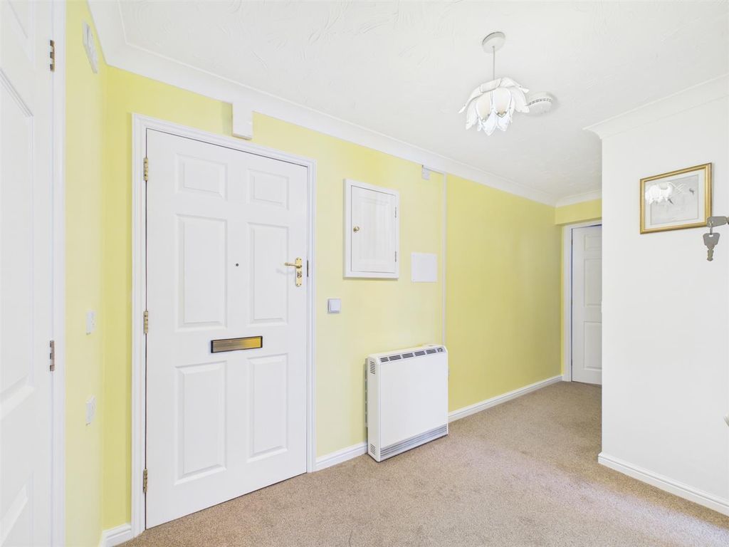 Property photo 3 of 13 Entrance Hall