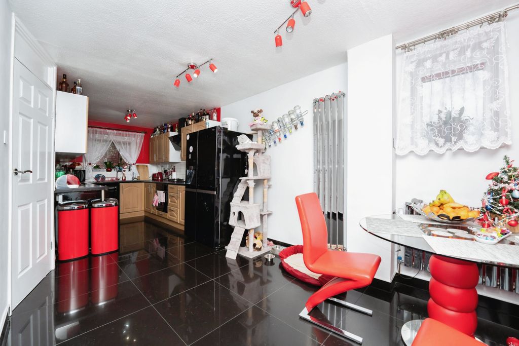 Property photo 3 of 14 Kitchen/Diner