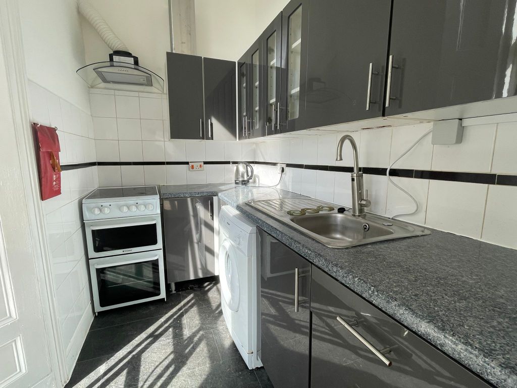 Property photo 3 of 7 Kitchen