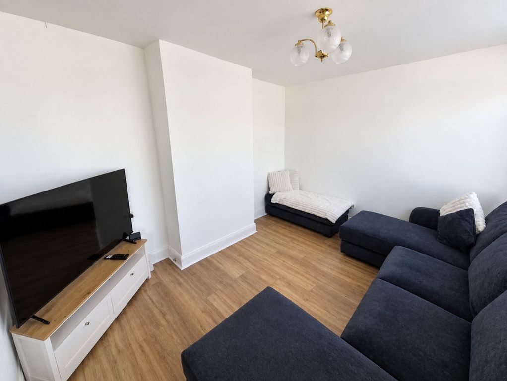 Property photo 2 of 11 Lounge