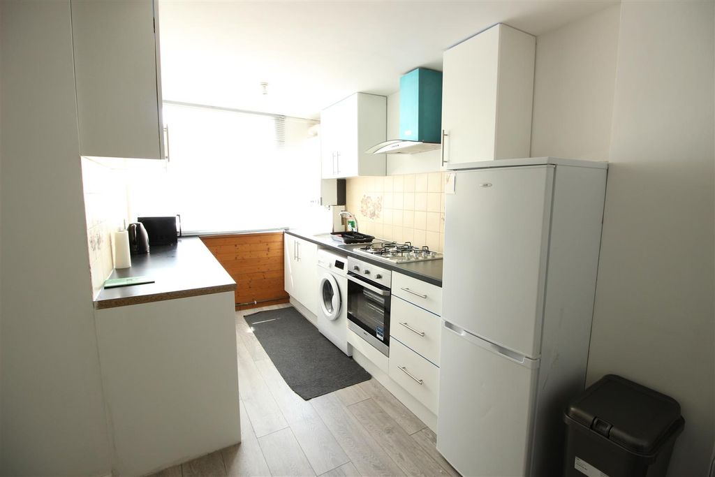 Property photo 3 of 14 50 Bar K.Jpg