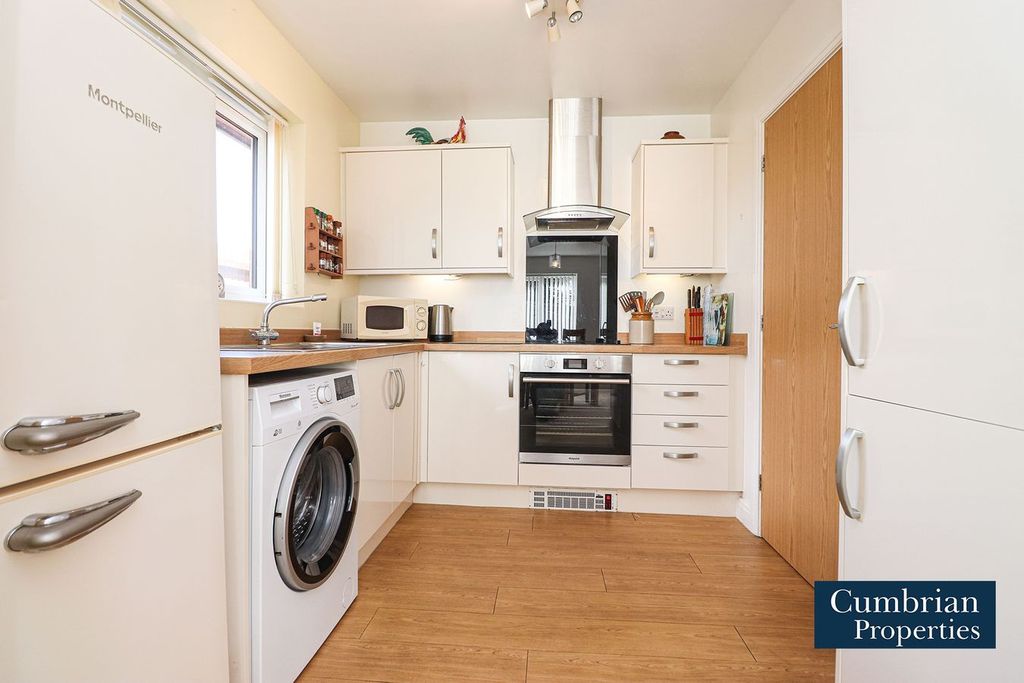 Property photo 2 of 13 Kitchen