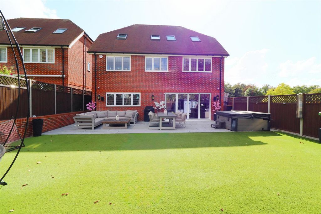 Property photo 1 of 34 Garden