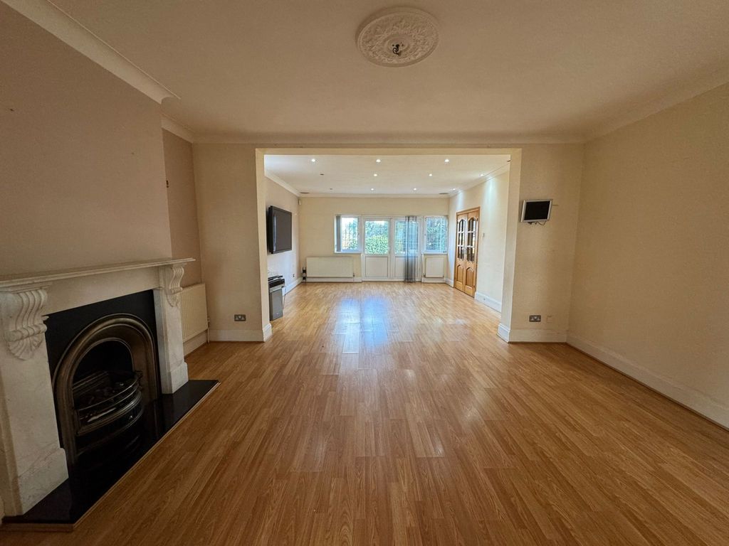 Property photo 2 of 15 Gallery