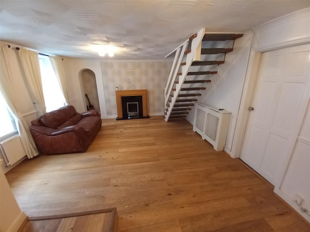 Property photo 3 of 10 Living Room