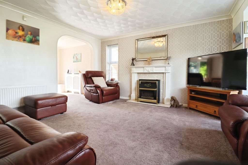 Property photo 2 of 28