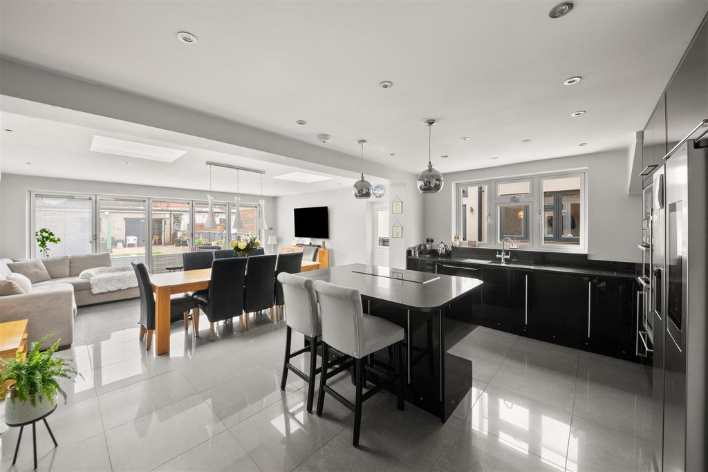 Property photo 3 of 21 5