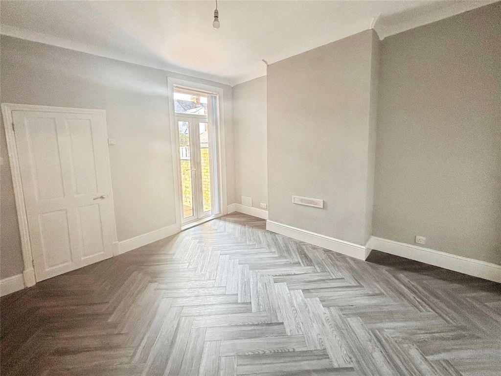 Property photo 3 of 10 Living Room
