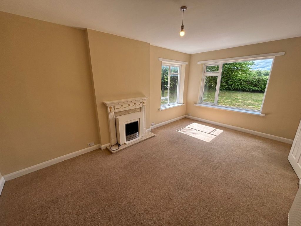 Property photo 2 of 17 Lounge 1