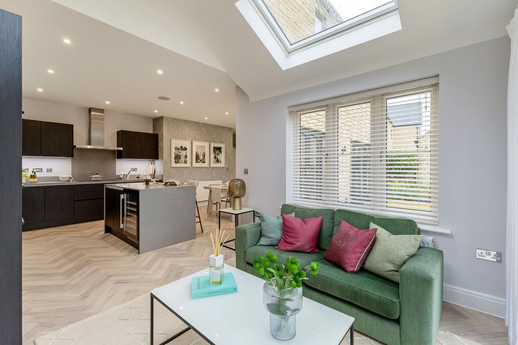 Property photo 3 of 23