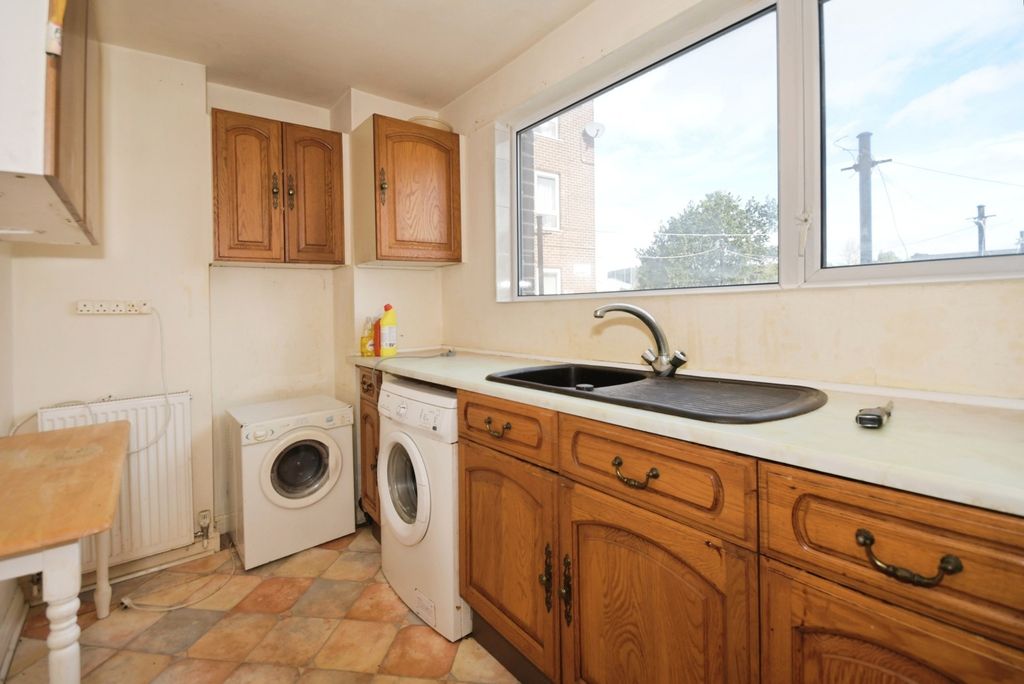 Property photo 3 of 17 Kitchen