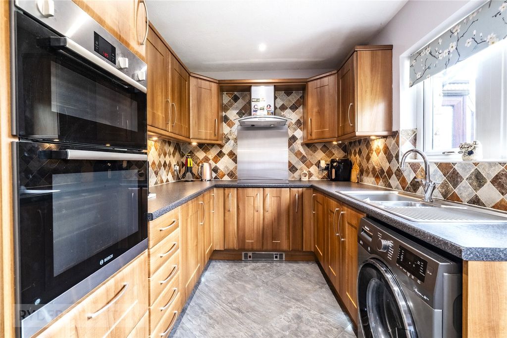 Property photo 3 of 22 Kitchen