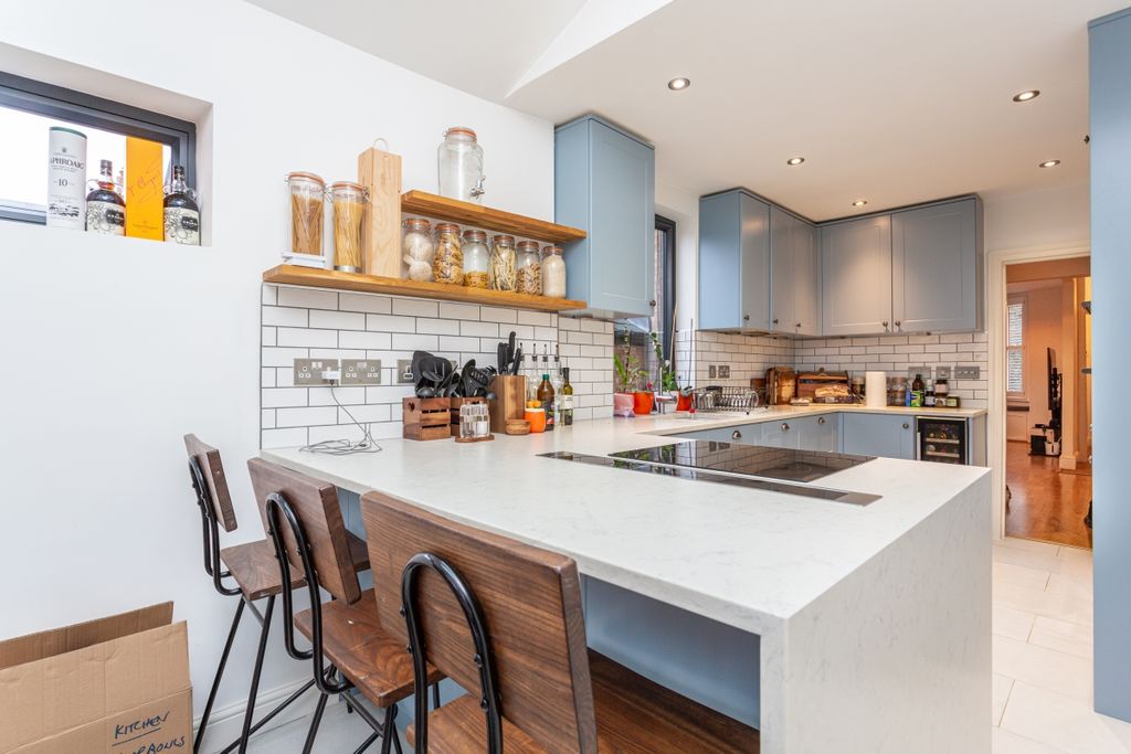 Property photo 2 of 10 Breakfast Bar