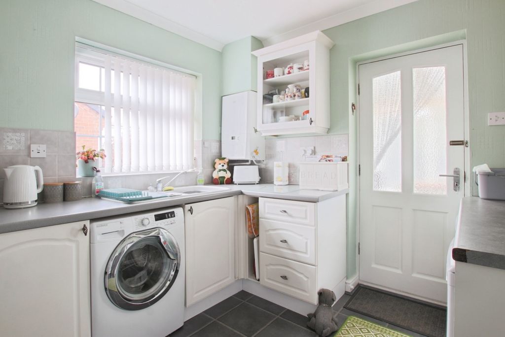 Property photo 3 of 12 4798344