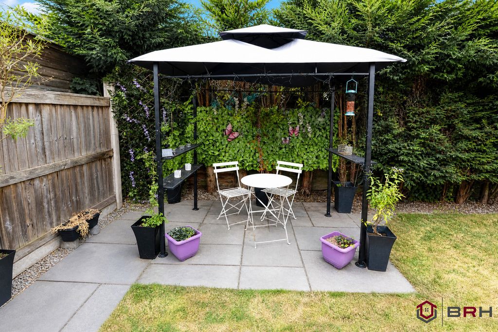 Property photo 2 of 19