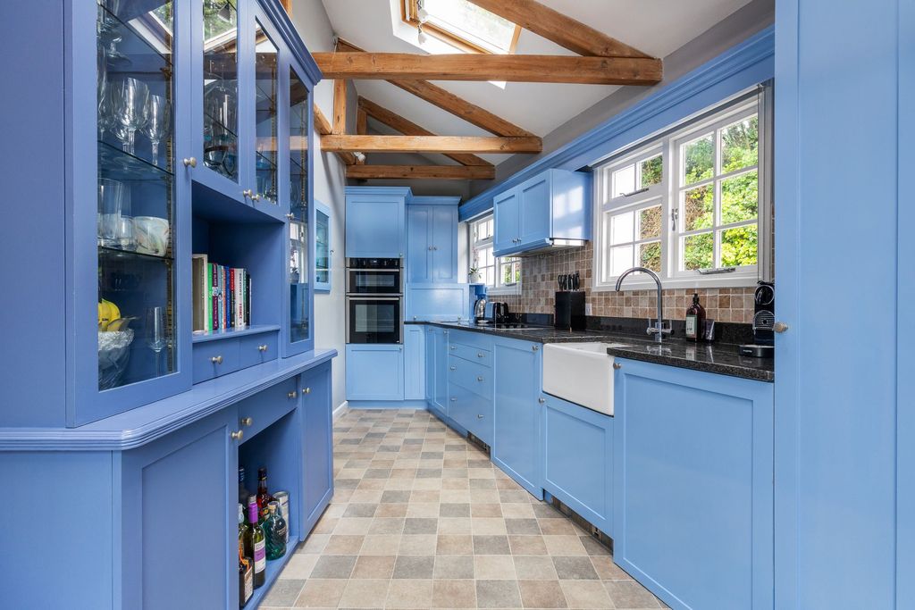 Property photo 2 of 22