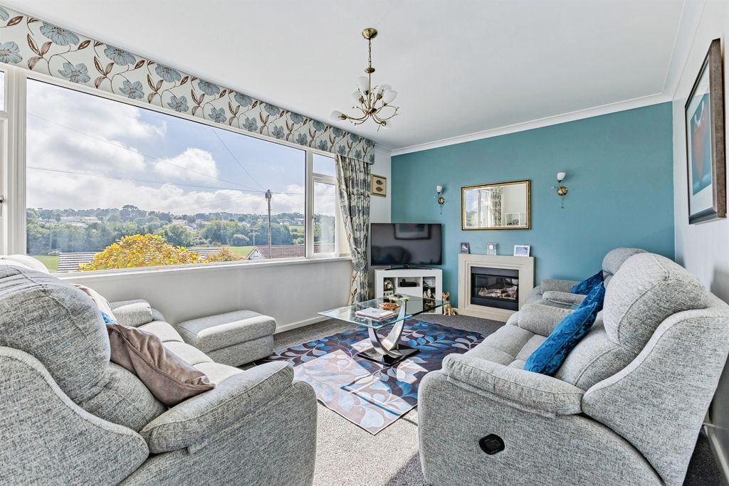 Property photo 2 of 48