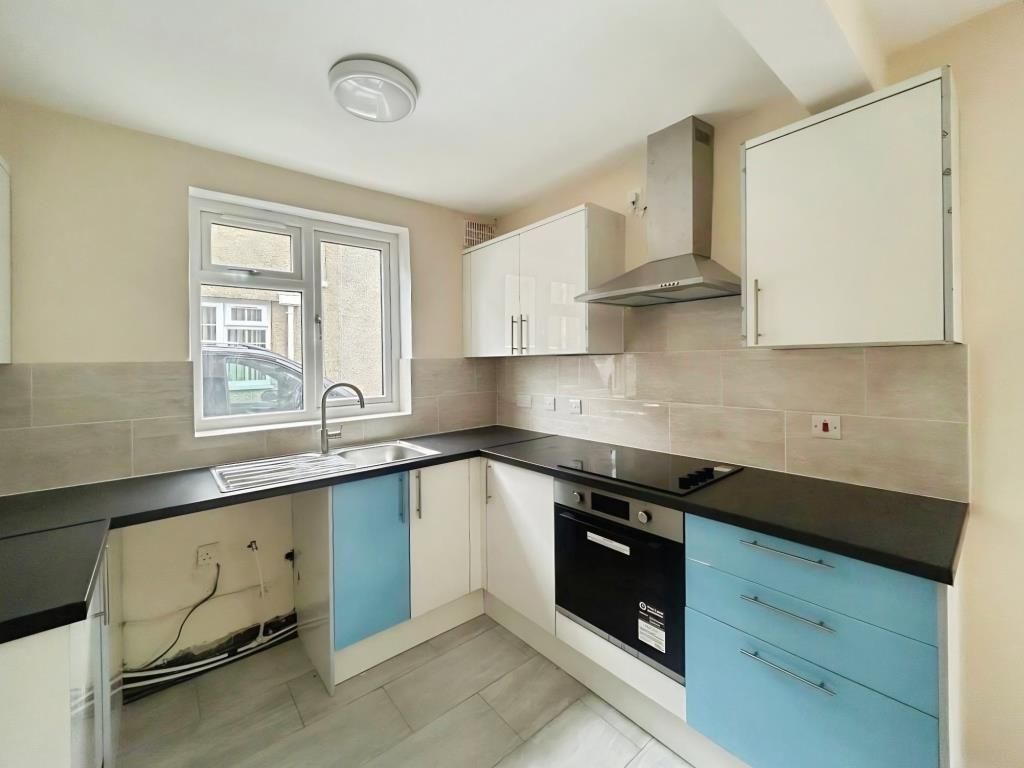 Property photo 2 of 8 Kitchen