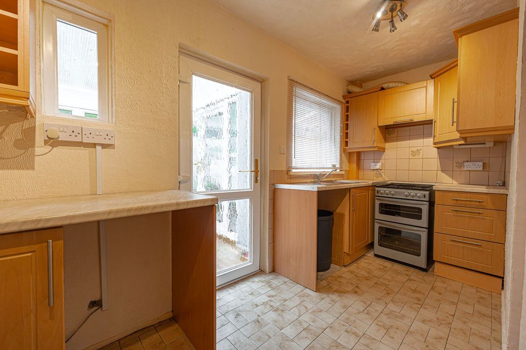 Property photo 2 of 34