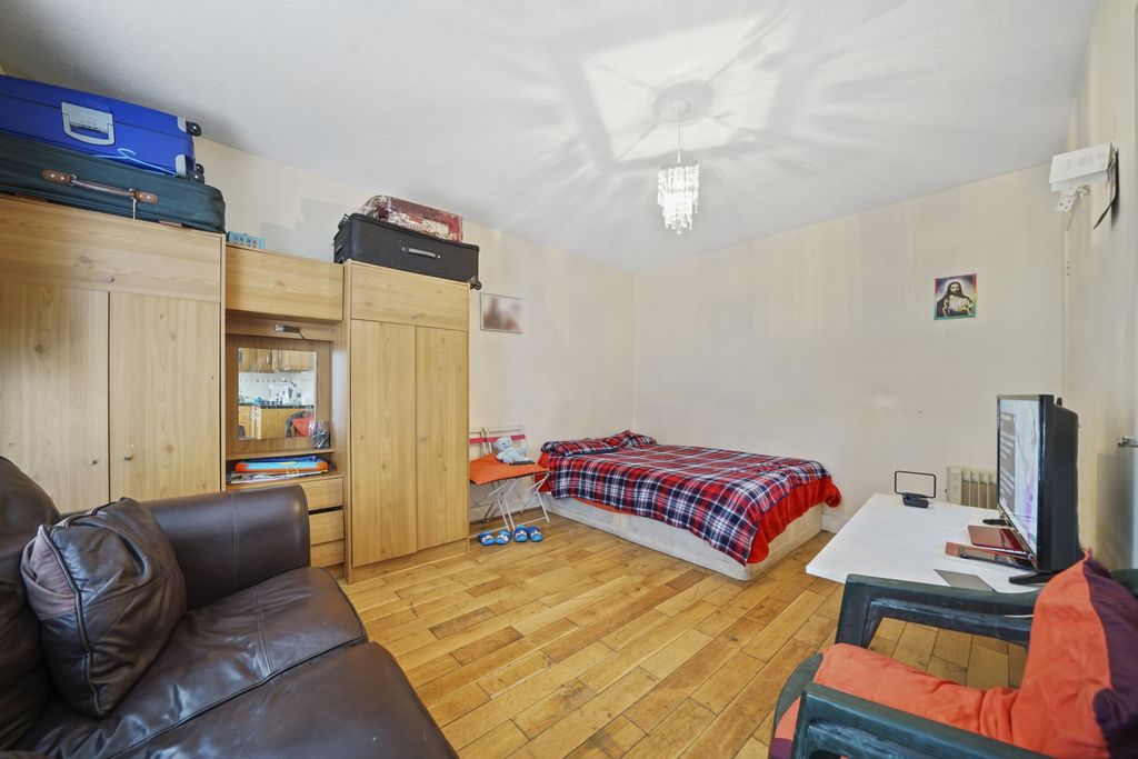 Property photo 2 of 8 Photo 2