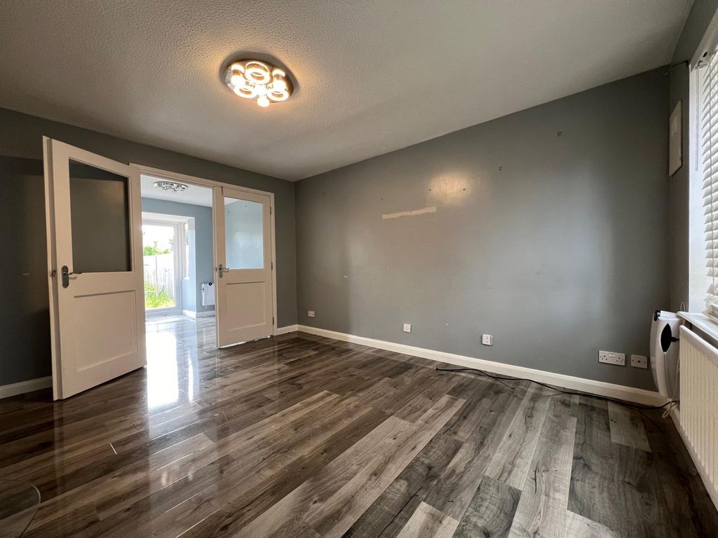 Property photo 2 of 18 Living Room