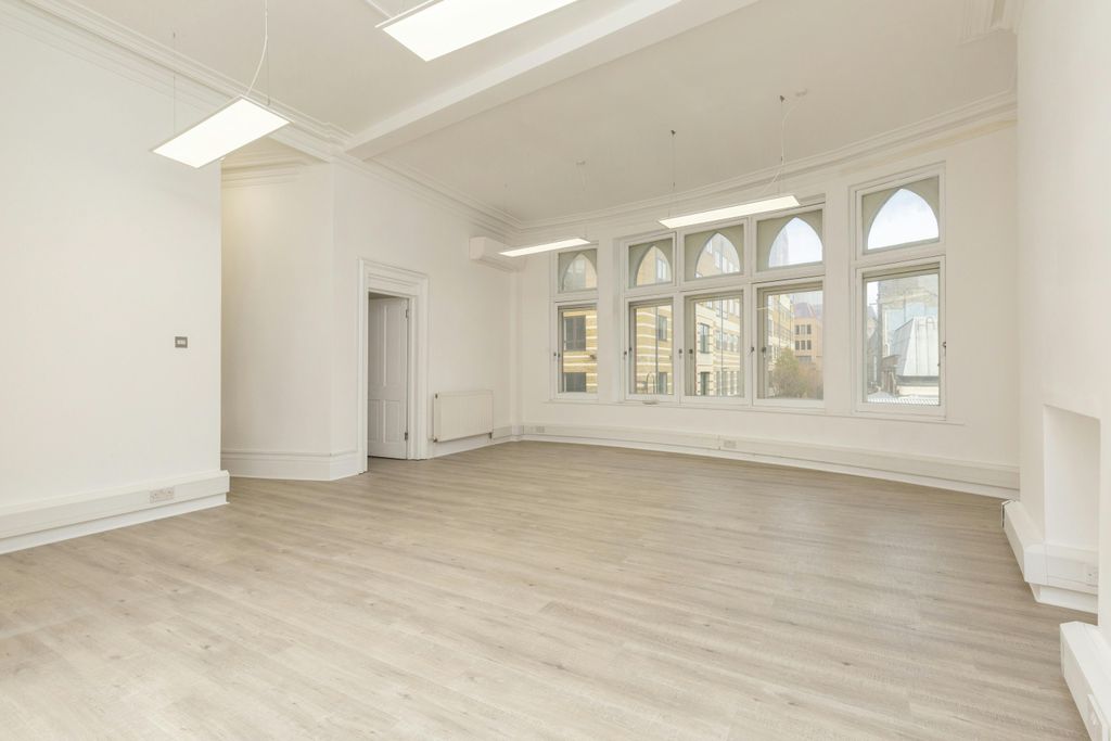 Property photo 3 of 14 353355 Goswell Road   09.Jpg