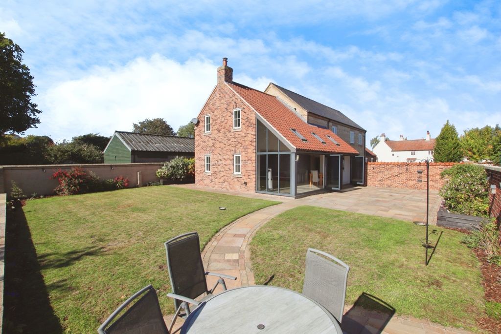 Property photo 3 of 38 4255364