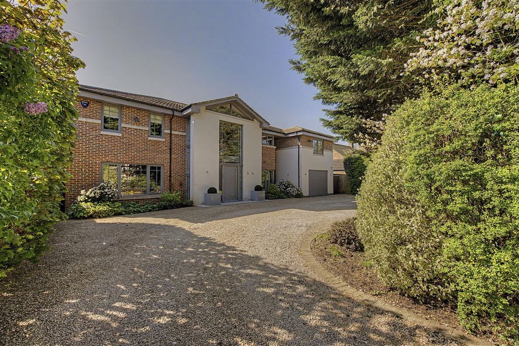 Property photo 1 of 21 5-Blackmore-Way-48.Jpg