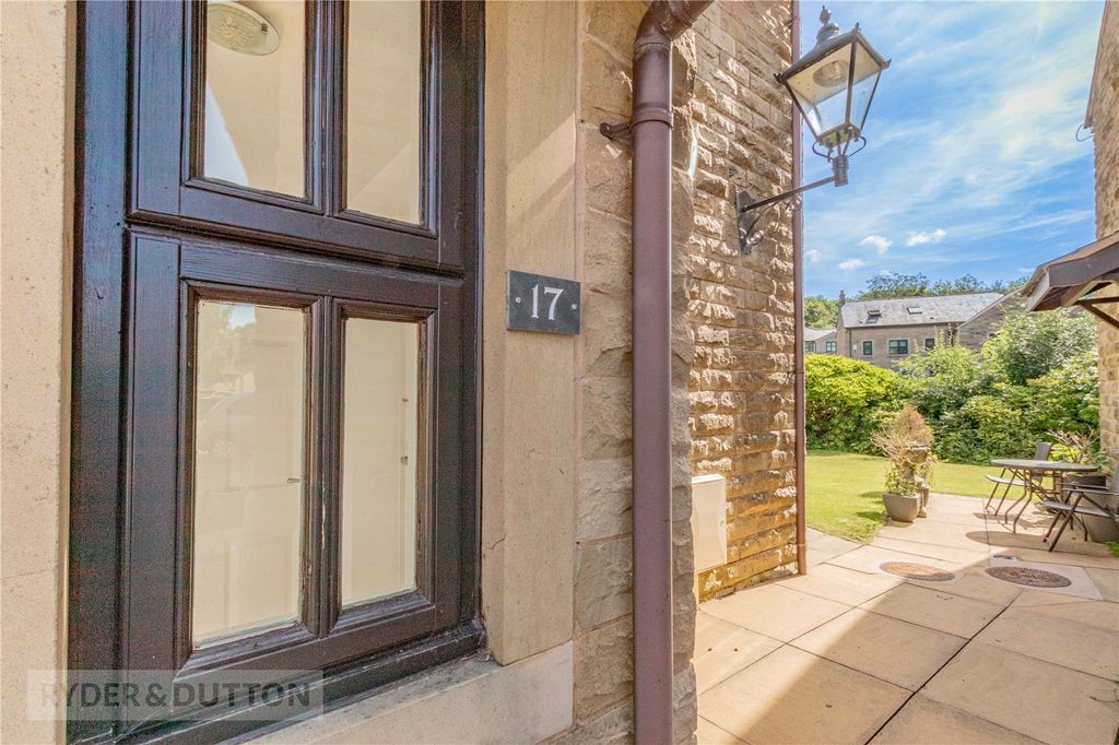 Property photo 2 of 19 Outram Mews