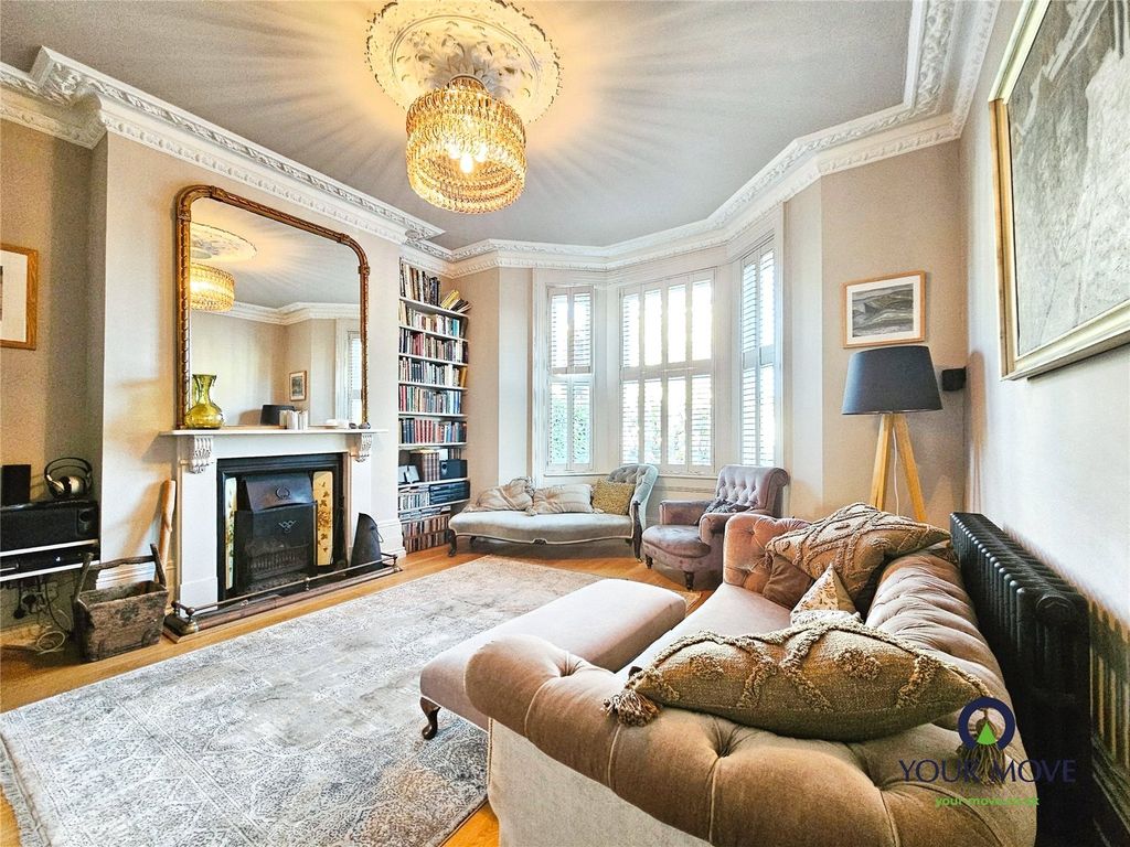 Property photo 2 of 20 Lounge