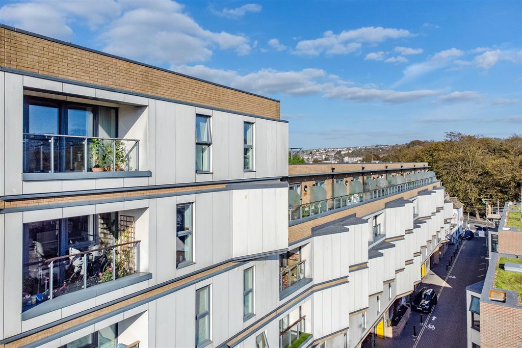 Property photo 1 of 13 Exterior